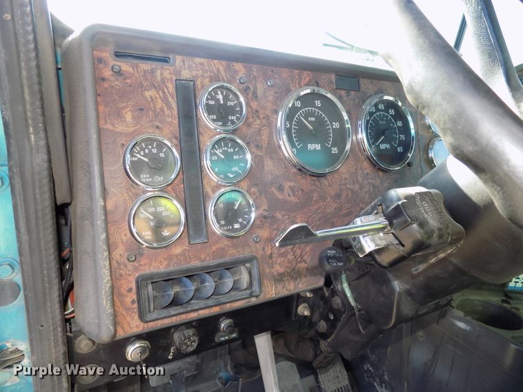 image for item DE7773 1999 International 9400 dump truck