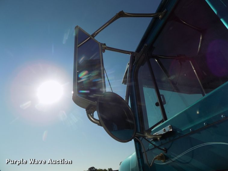 image for item DE7773 1999 International 9400 dump truck