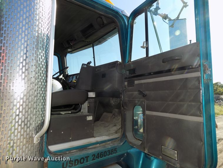 image for item DE7773 1999 International 9400 dump truck