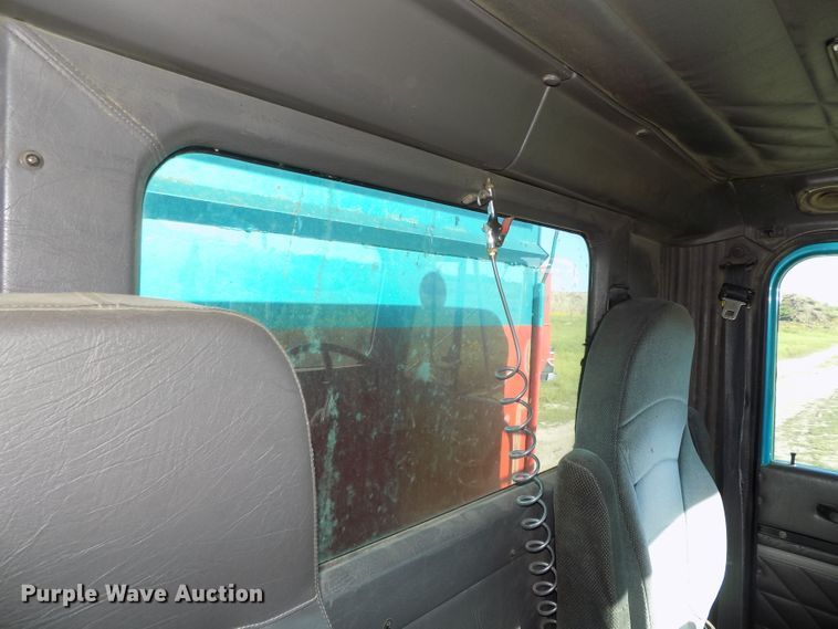 image for item DE7773 1999 International 9400 dump truck