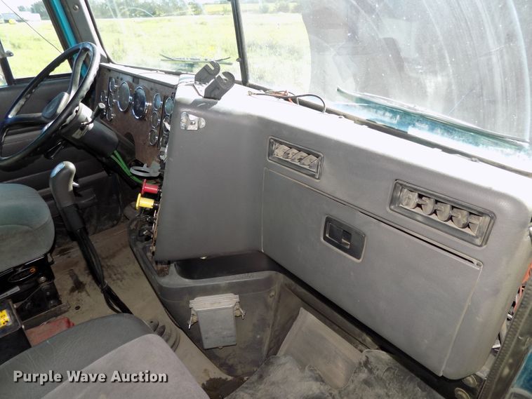 image for item DE7773 1999 International 9400 dump truck