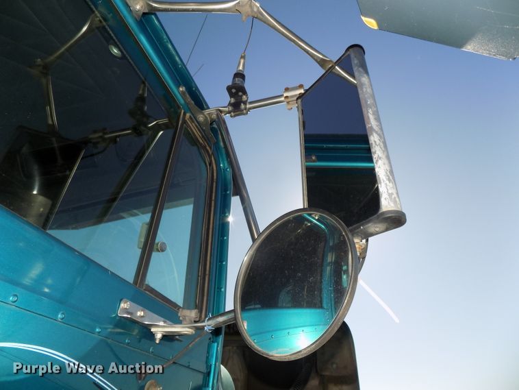 image for item DE7773 1999 International 9400 dump truck