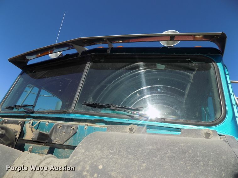 image for item DE7773 1999 International 9400 dump truck