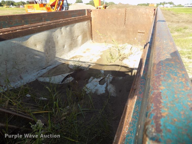 image for item DE7773 1999 International 9400 dump truck