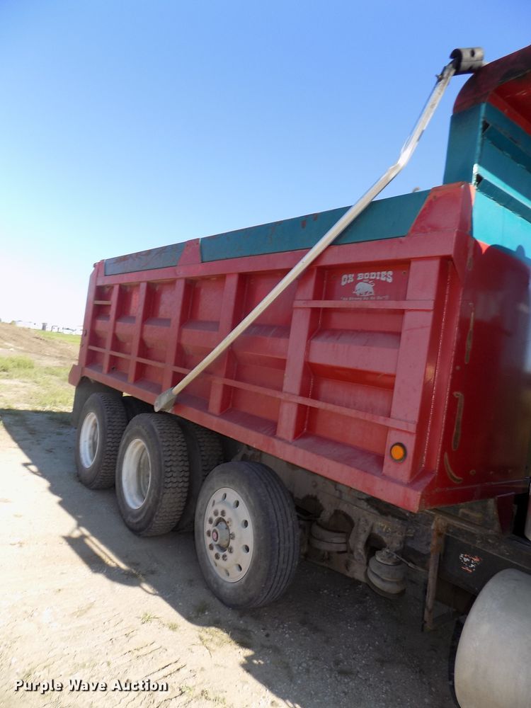 image for item DE7773 1999 International 9400 dump truck