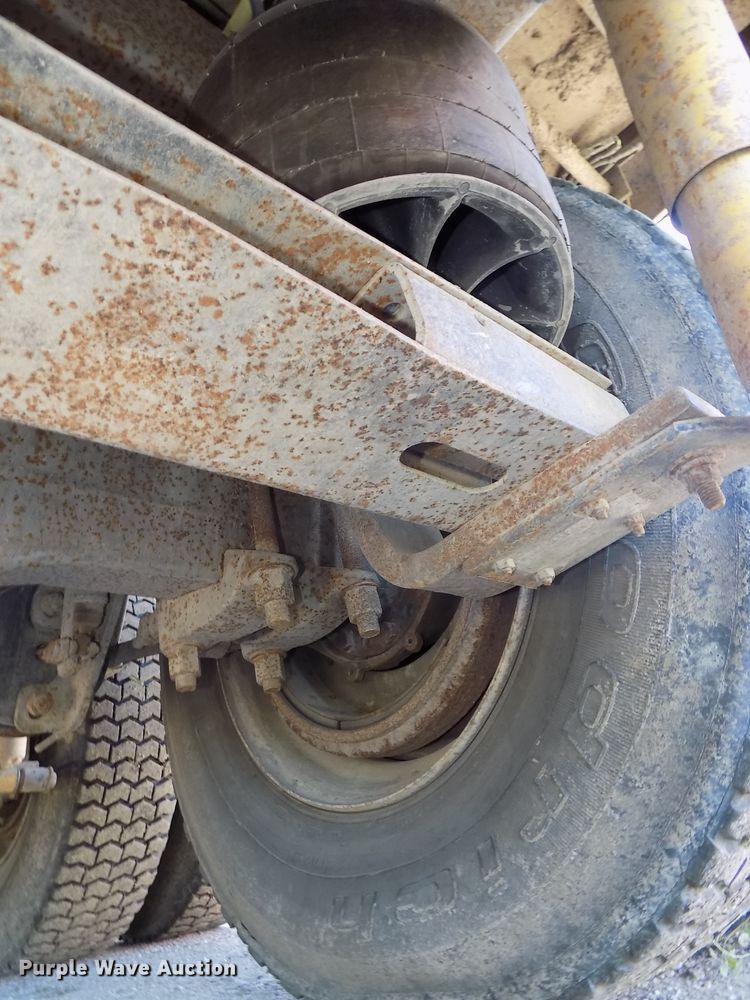 image for item DE7773 1999 International 9400 dump truck