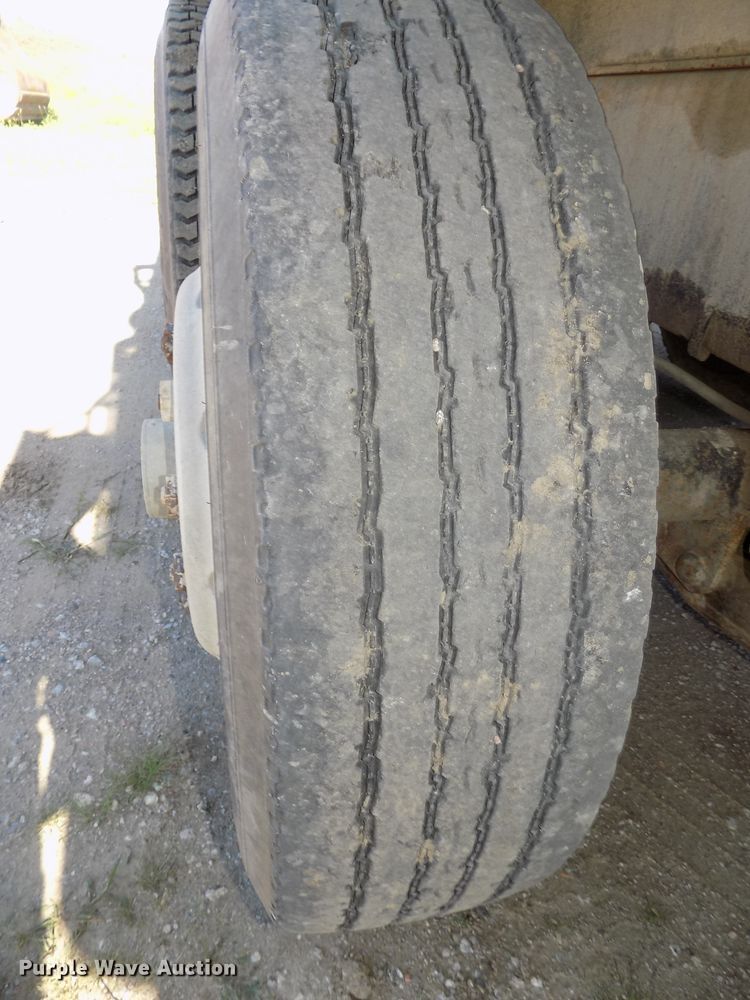 image for item DE7773 1999 International 9400 dump truck