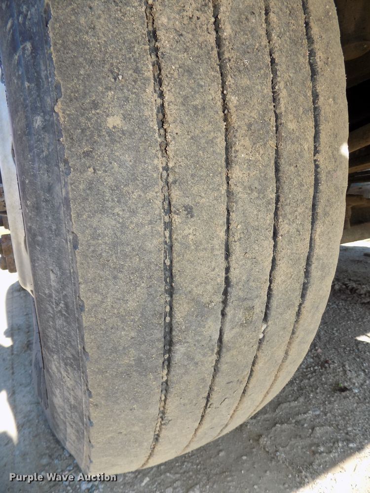 image for item DE7773 1999 International 9400 dump truck