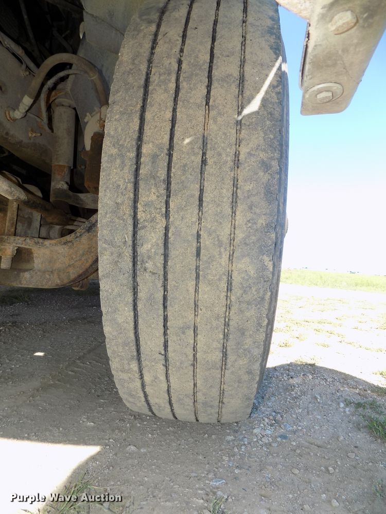 image for item DE7773 1999 International 9400 dump truck