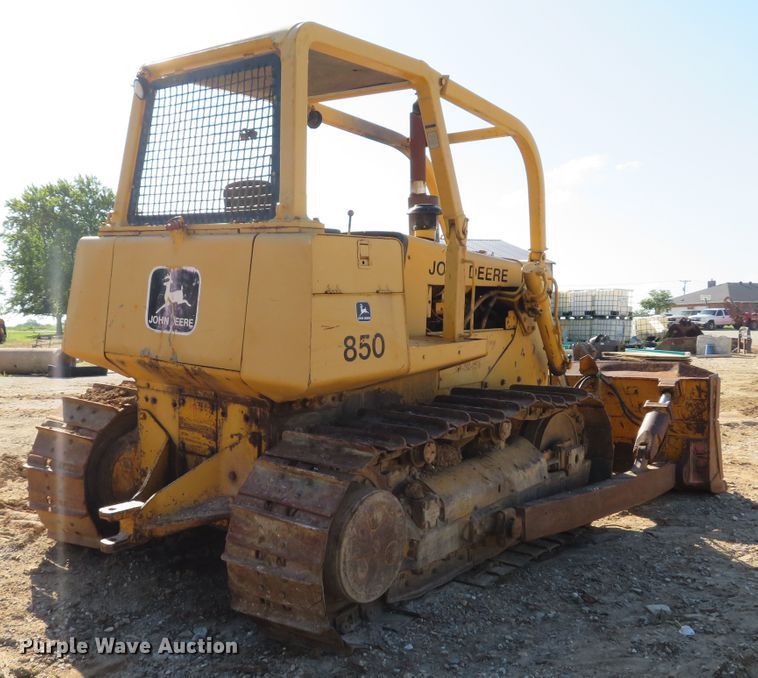 image for item DE8267 1979 John Deere 850 dozer