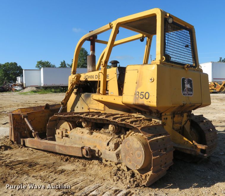 image for item DE8267 1979 John Deere 850 dozer
