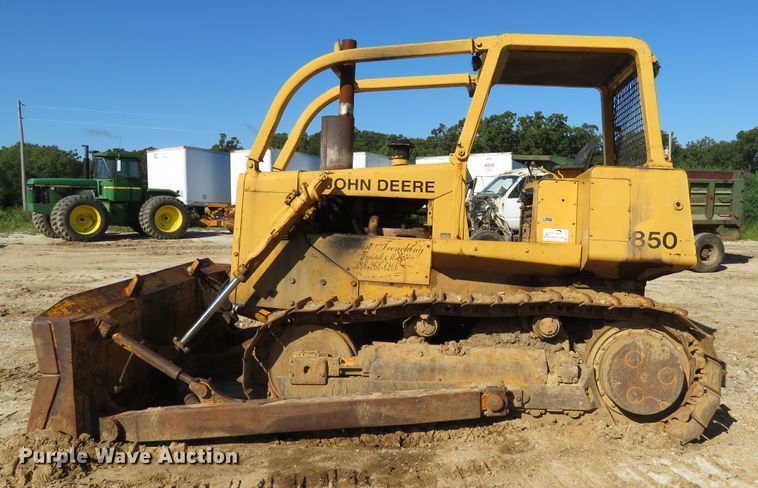 image for item DE8267 1979 John Deere 850 dozer