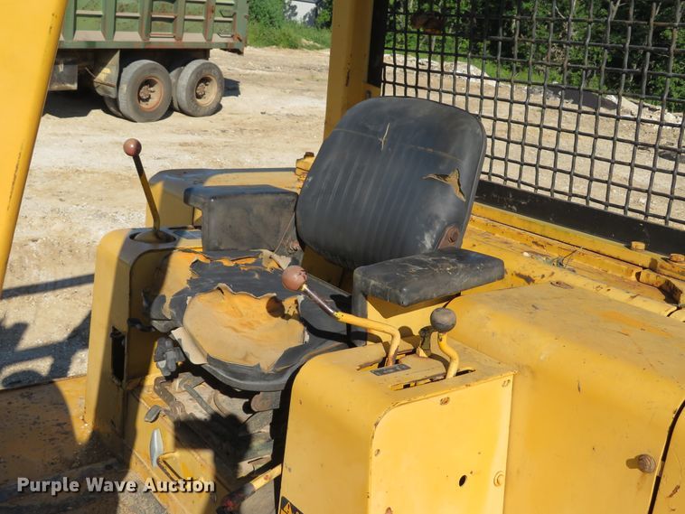 image for item DE8267 1979 John Deere 850 dozer