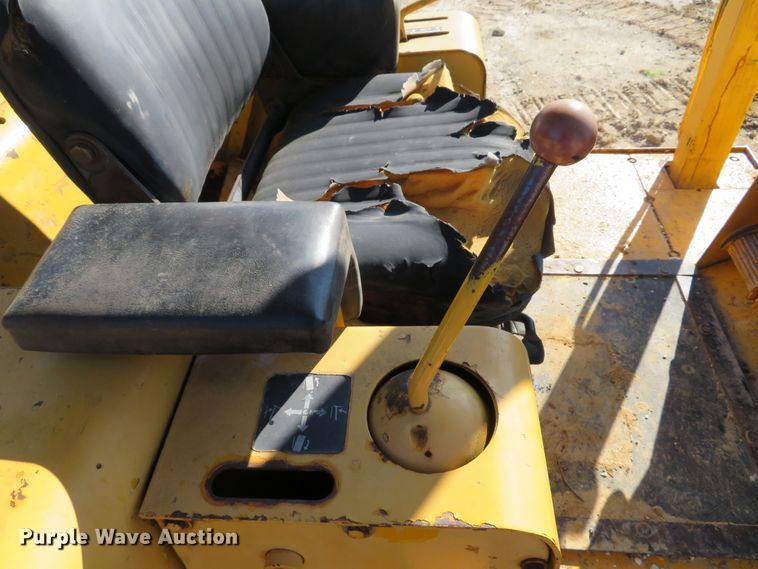 image for item DE8267 1979 John Deere 850 dozer
