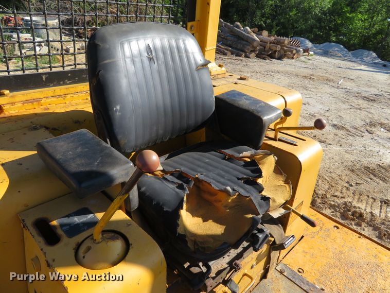 image for item DE8267 1979 John Deere 850 dozer