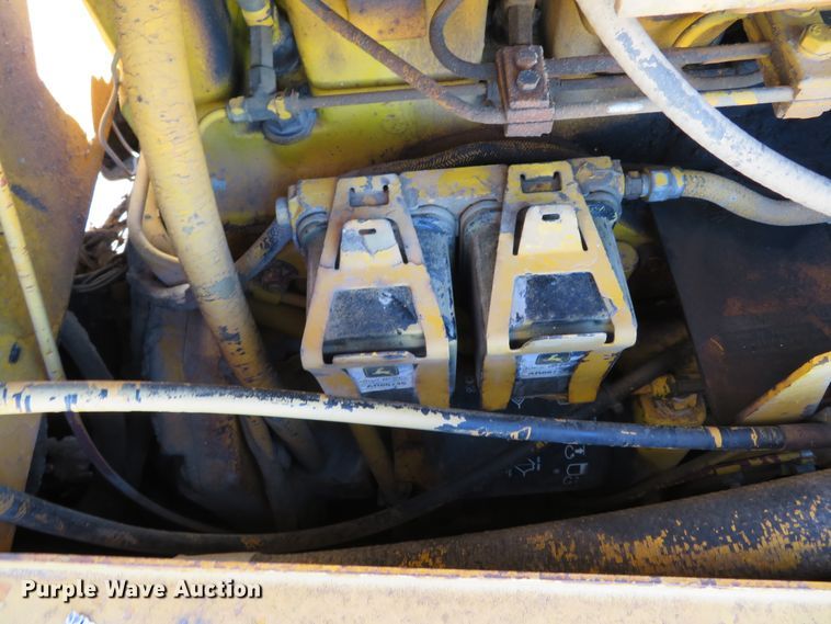 image for item DE8267 1979 John Deere 850 dozer