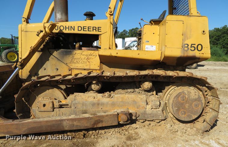 image for item DE8267 1979 John Deere 850 dozer