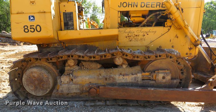 image for item DE8267 1979 John Deere 850 dozer