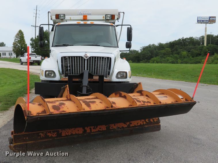 image for item DE8272 2006 International 7300 dump truck