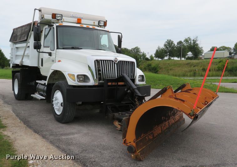 image for item DE8272 2006 International 7300 dump truck