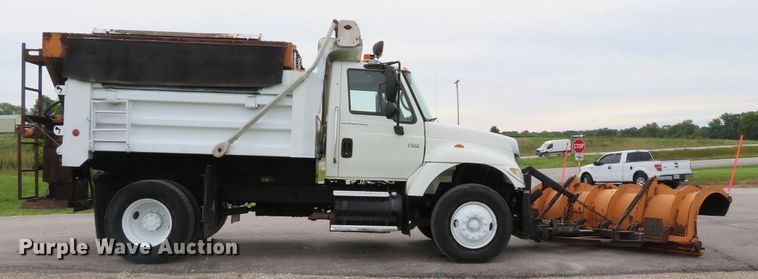 image for item DE8272 2006 International 7300 dump truck