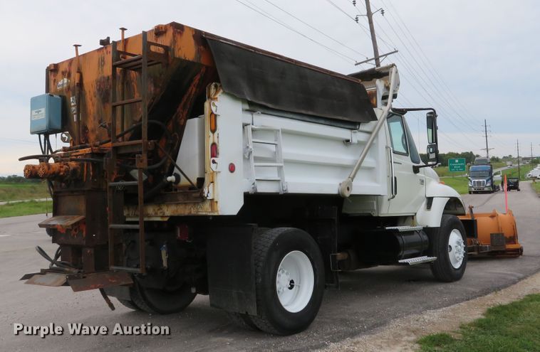 image for item DE8272 2006 International 7300 dump truck
