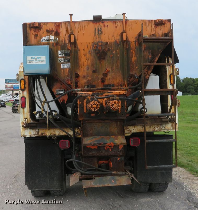 image for item DE8272 2006 International 7300 dump truck