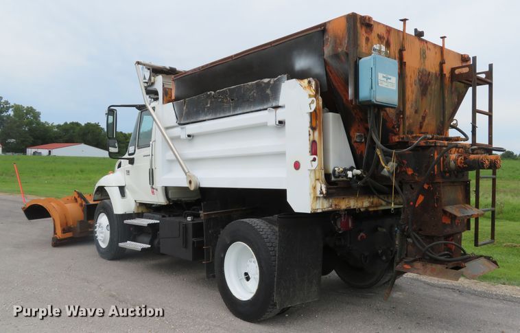image for item DE8272 2006 International 7300 dump truck