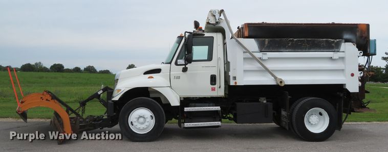 image for item DE8272 2006 International 7300 dump truck