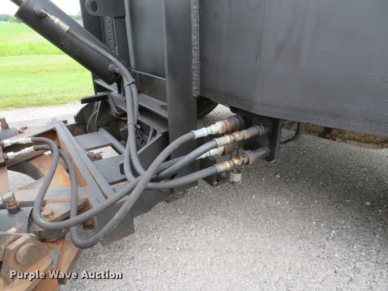 image for item DE8272 2006 International 7300 dump truck