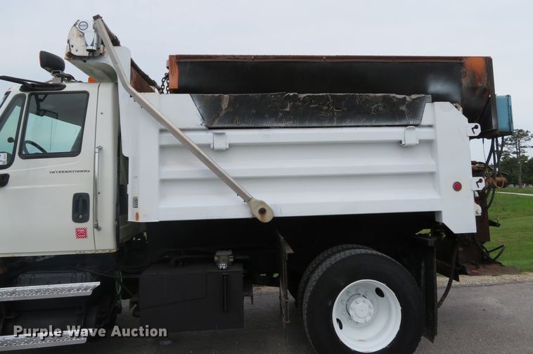 image for item DE8272 2006 International 7300 dump truck
