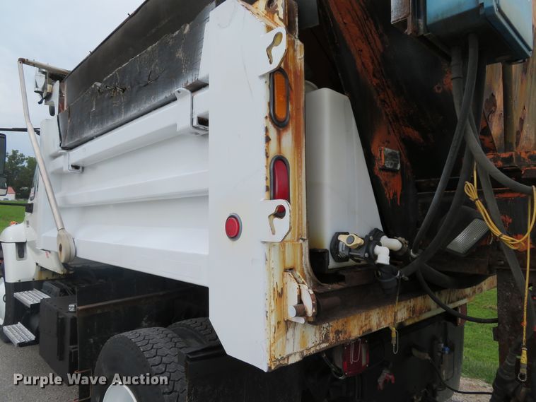 image for item DE8272 2006 International 7300 dump truck