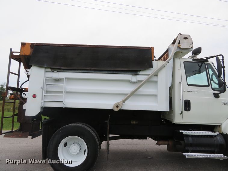 image for item DE8272 2006 International 7300 dump truck