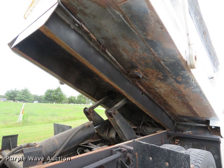 image for item DE8272 2006 International 7300 dump truck