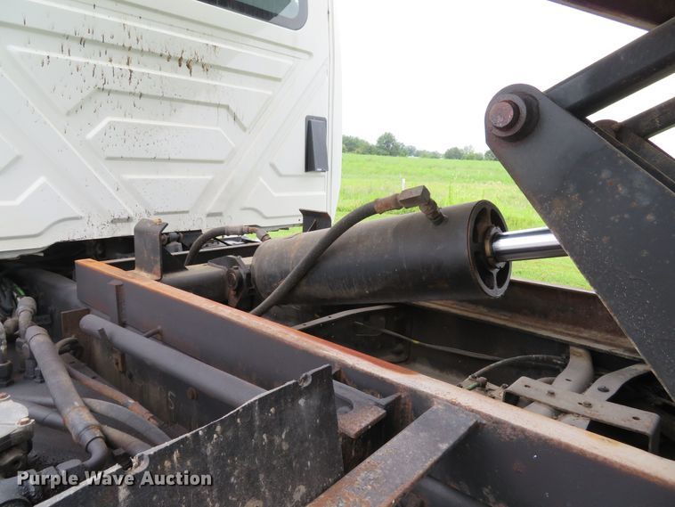 image for item DE8272 2006 International 7300 dump truck