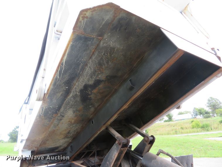 image for item DE8272 2006 International 7300 dump truck