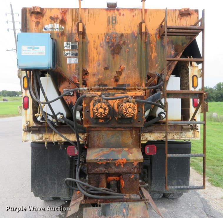 image for item DE8272 2006 International 7300 dump truck