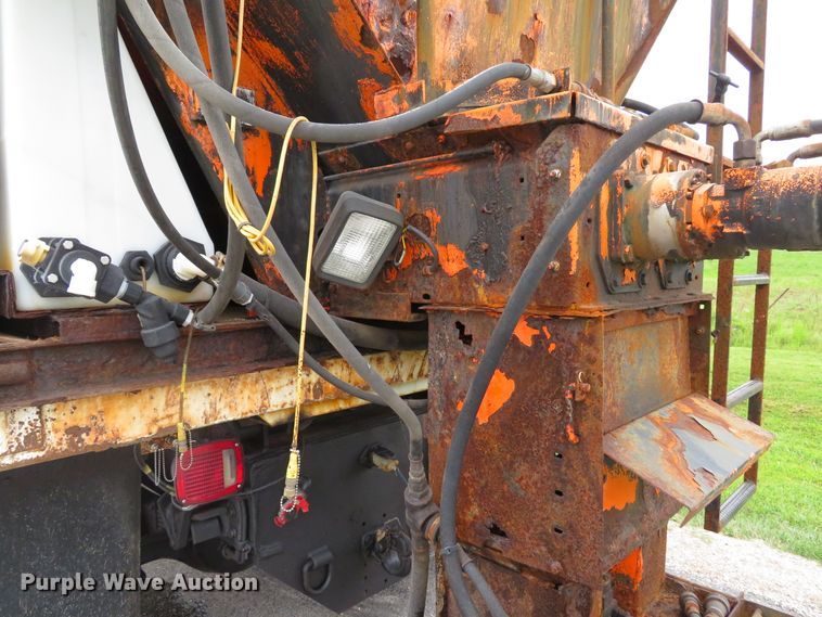 image for item DE8272 2006 International 7300 dump truck