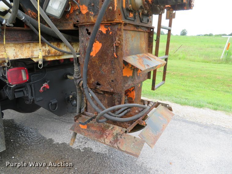 image for item DE8272 2006 International 7300 dump truck