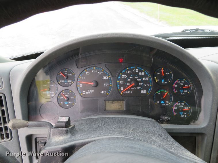 image for item DE8272 2006 International 7300 dump truck