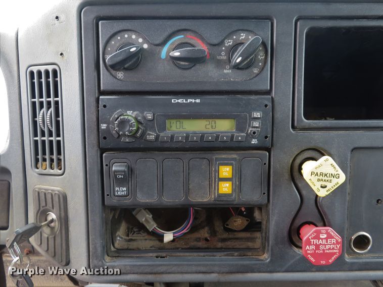 image for item DE8272 2006 International 7300 dump truck