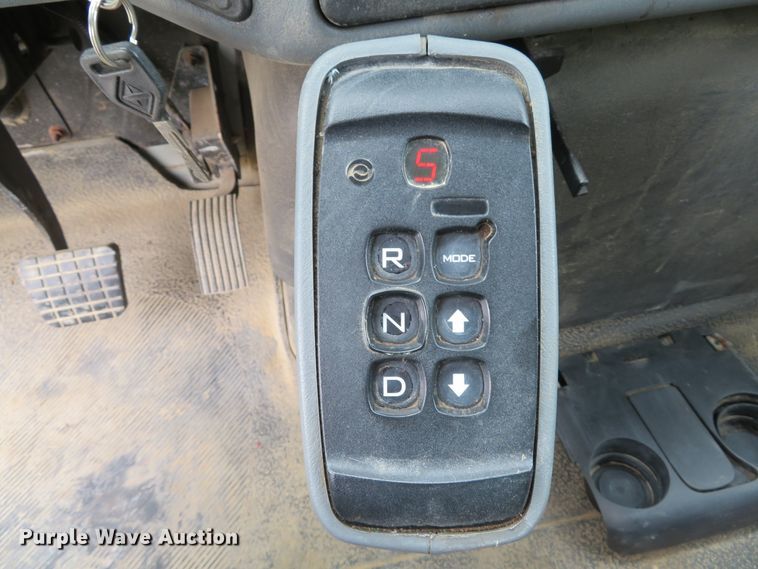 image for item DE8272 2006 International 7300 dump truck