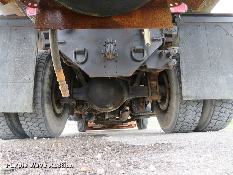 image for item DE8272 2006 International 7300 dump truck