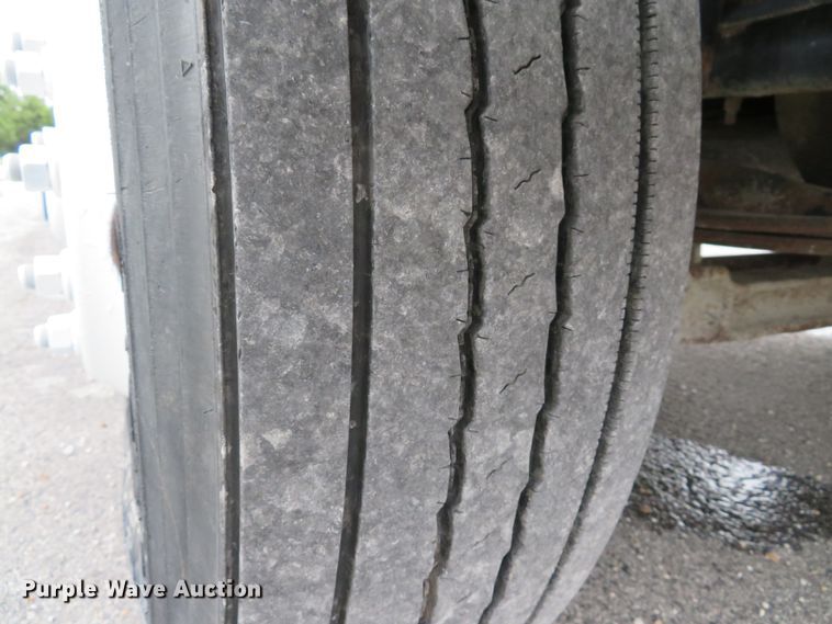 image for item DE8272 2006 International 7300 dump truck