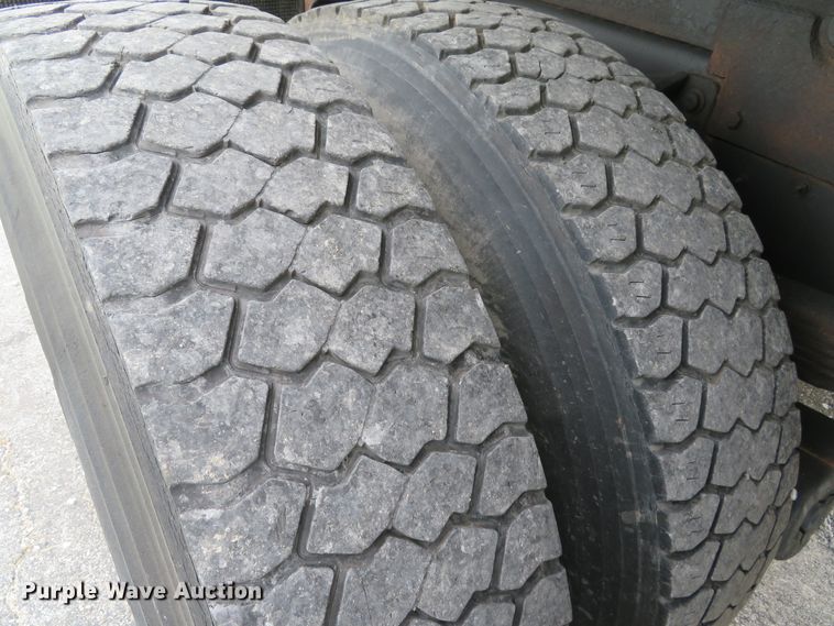 image for item DE8272 2006 International 7300 dump truck