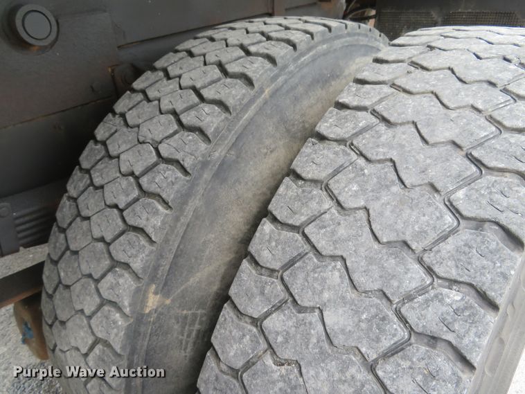 image for item DE8272 2006 International 7300 dump truck