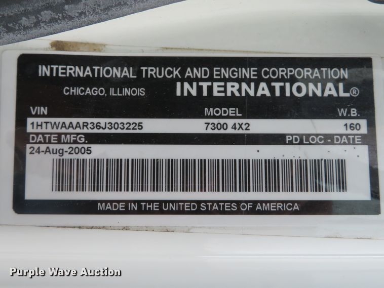 image for item DE8272 2006 International 7300 dump truck