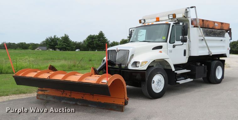 image for item DE8276 2006 International 7300 dump truck