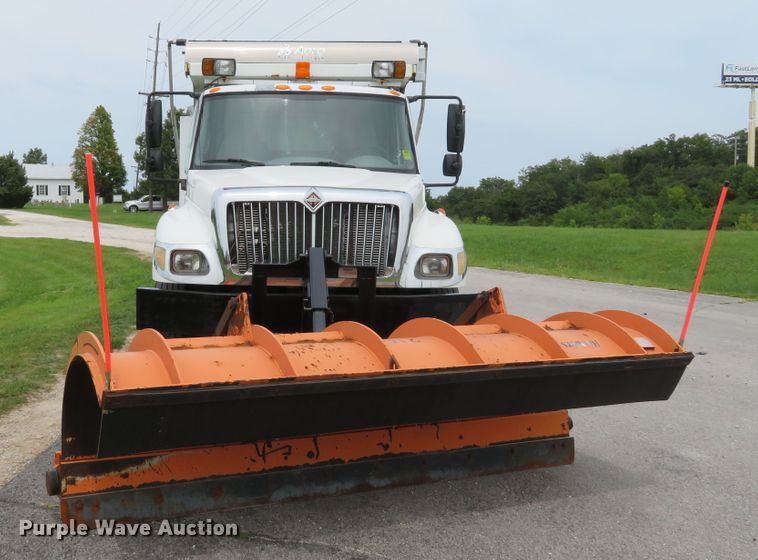 image for item DE8276 2006 International 7300 dump truck