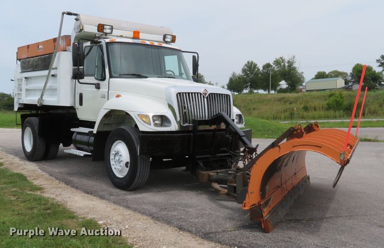 image for item DE8276 2006 International 7300 dump truck